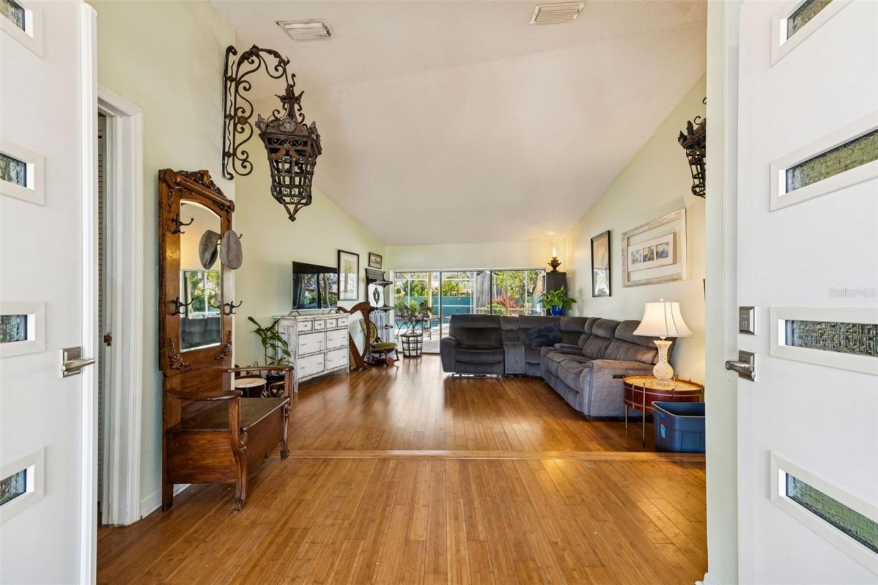4616 Westford Circle, Tampa, FL 33618 Photo