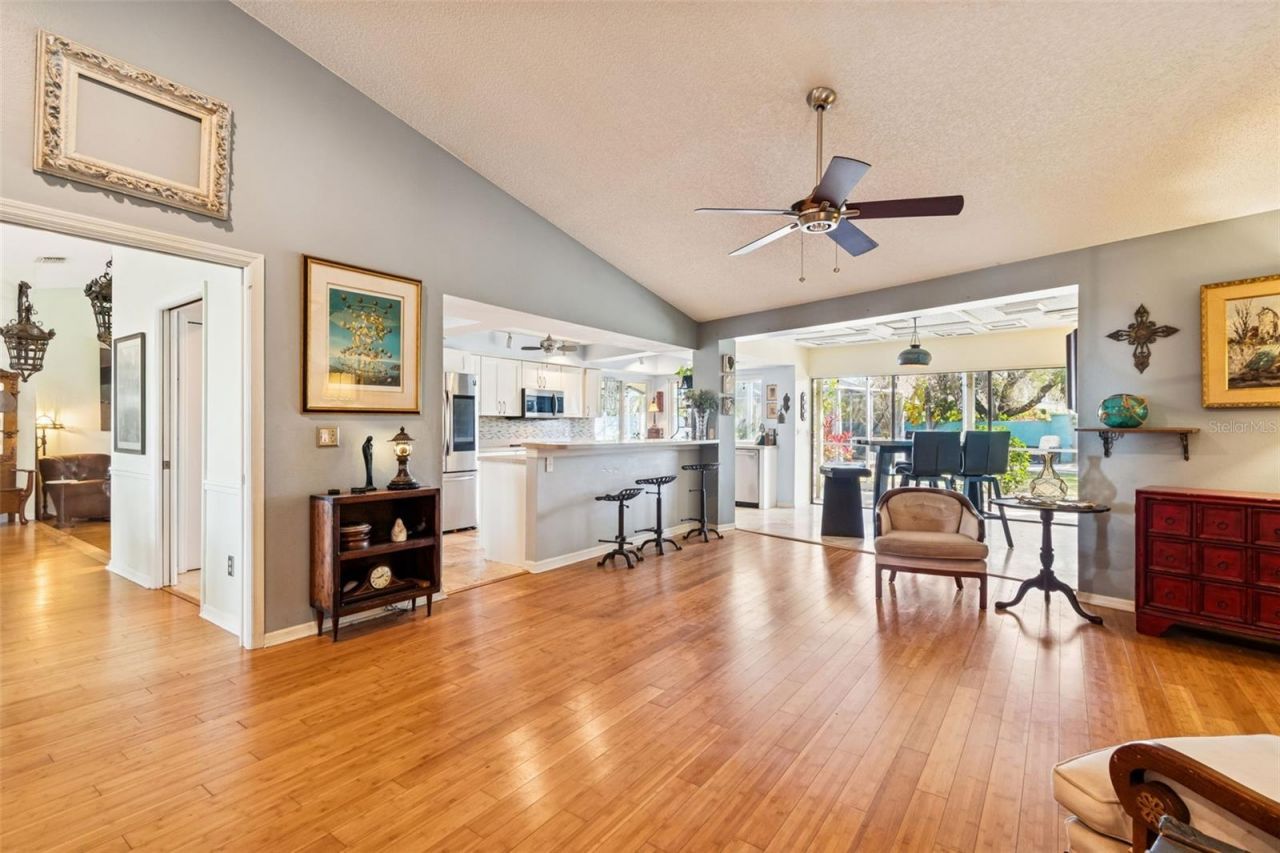 4616 Westford Circle, Tampa, FL 33618 Photo