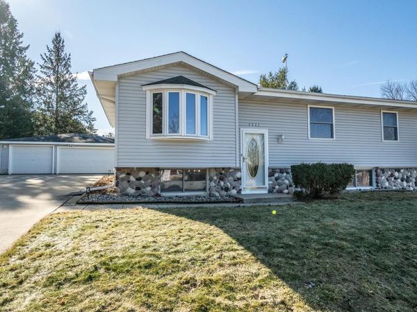 1511 Roosevelt DRIVE S, West Bend, WI 53090