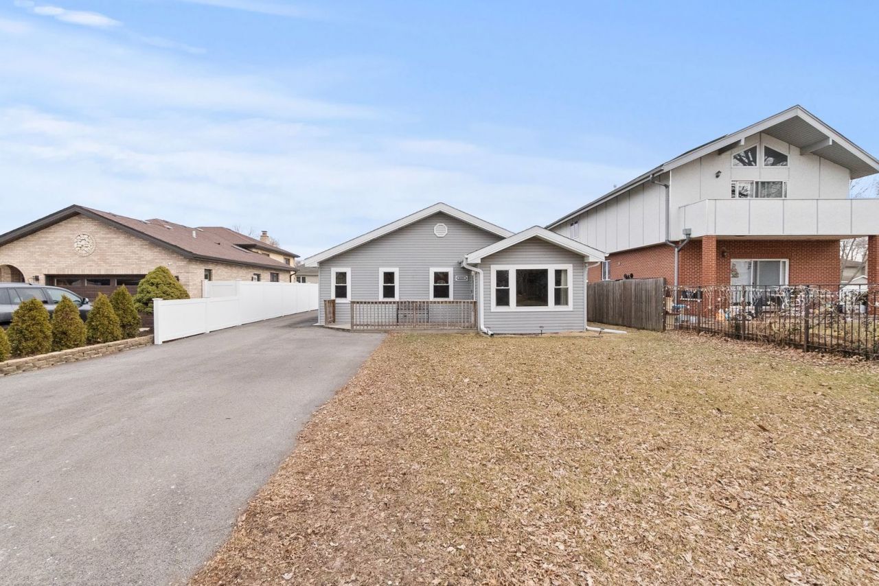 8555 S 79th Avenue, Justice, IL 60458 Main Photo