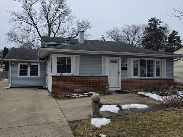 2201 Kingfisher Lane, Rolling Meadows, IL 60008