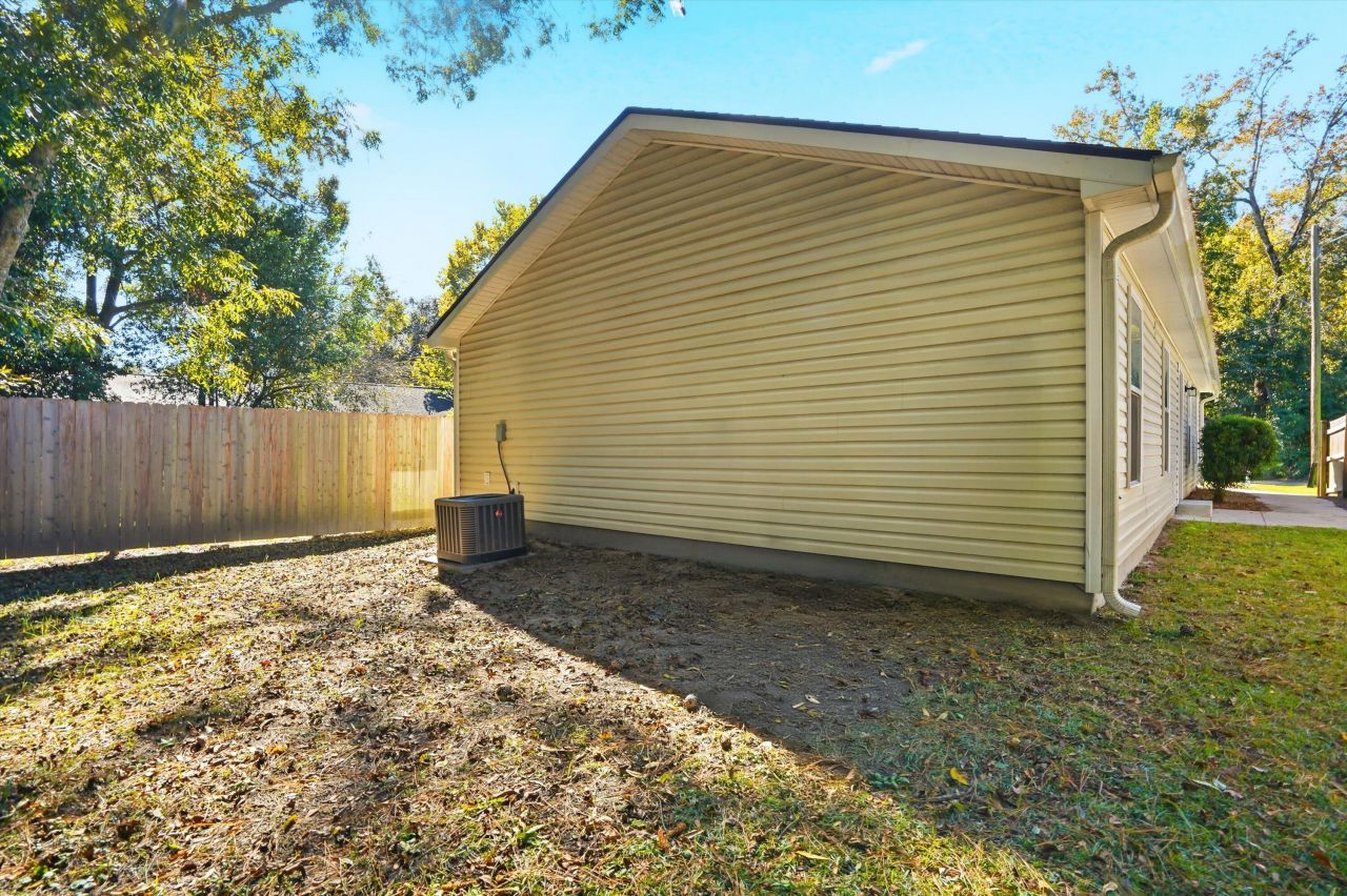 1438 Agatha Street Photo 24