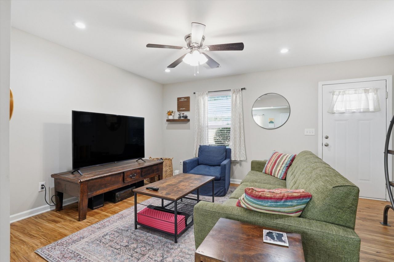 1438 Agatha Street Photo 4