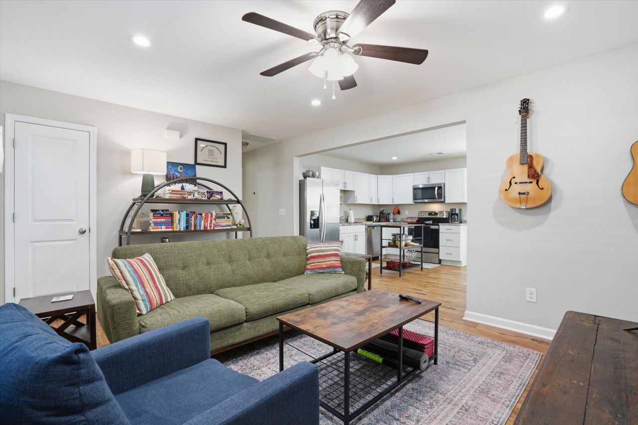 1438 Agatha Street Photo 6