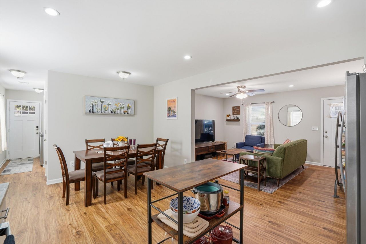 1438 Agatha Street Photo 8