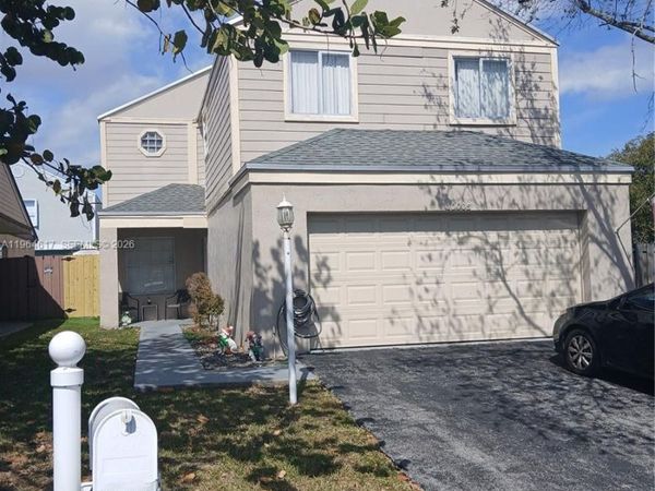 10005 SW 223rd Ln, Cutler Bay, FL 33190