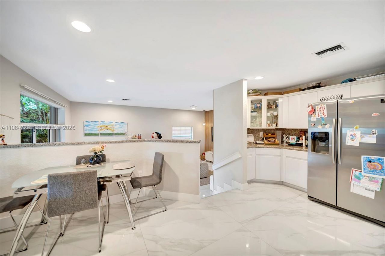 10880 NW 58th Ter, Doral, FL 33178 Photo