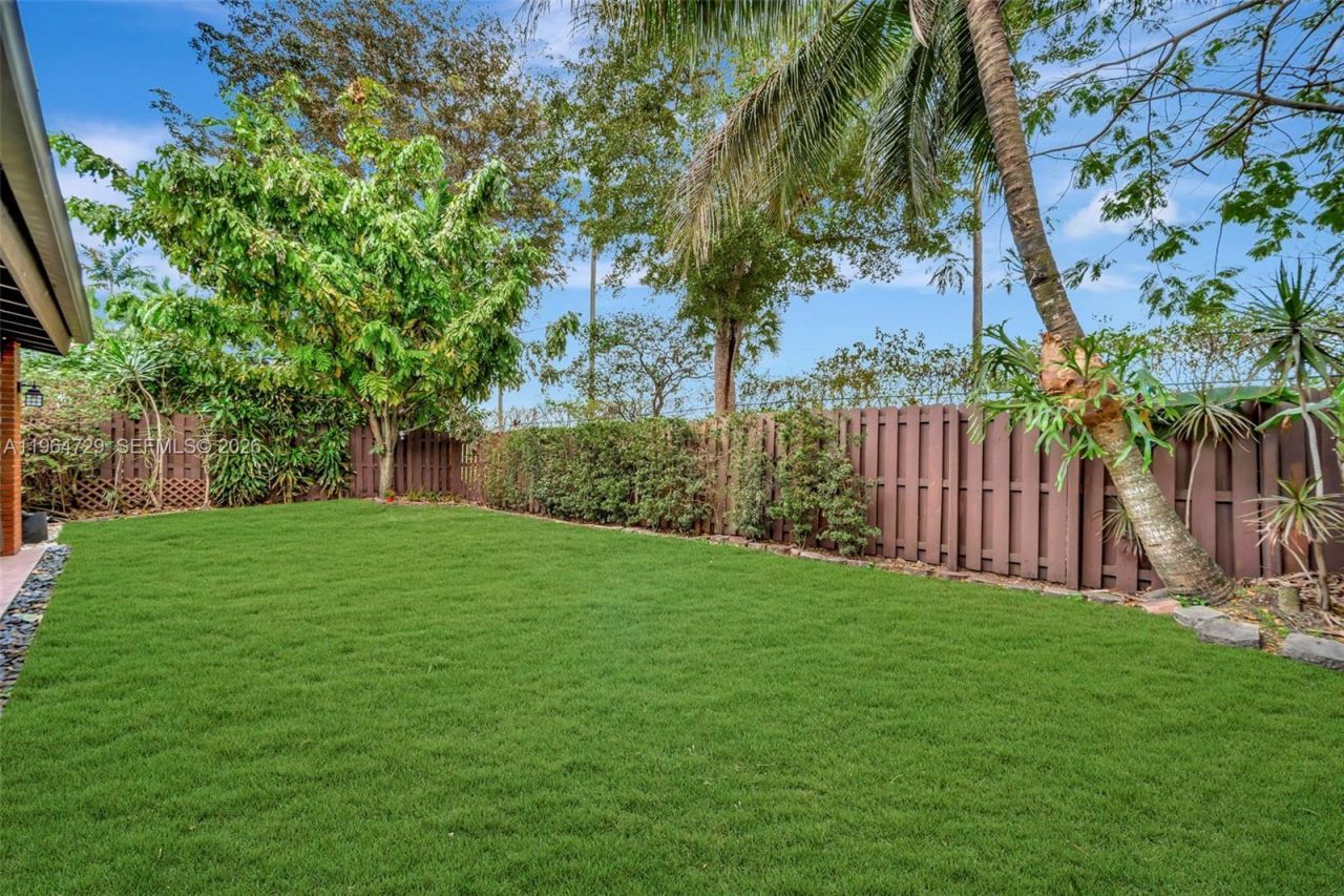 10880 NW 58th Ter, Doral, FL 33178 Photo