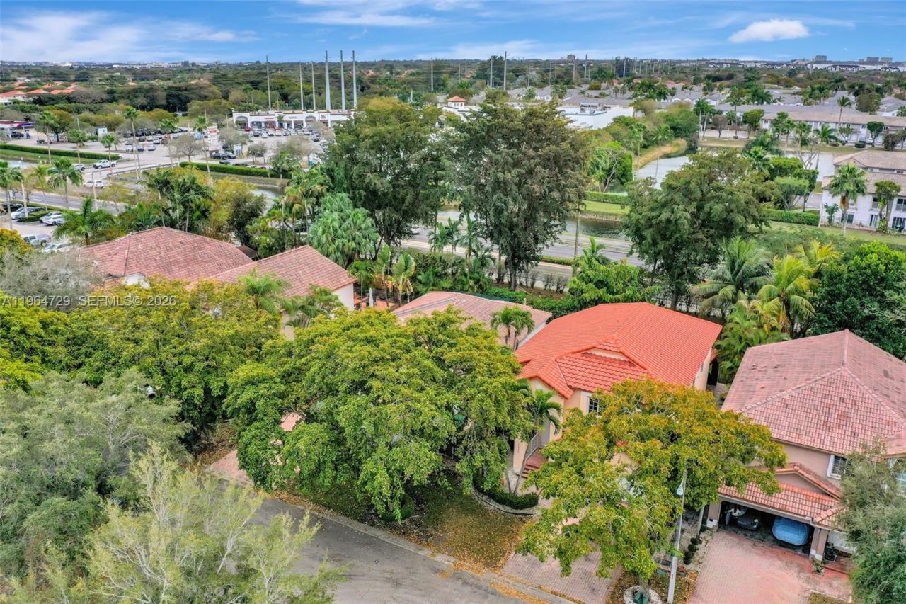 10880 NW 58th Ter, Doral, FL 33178 Photo