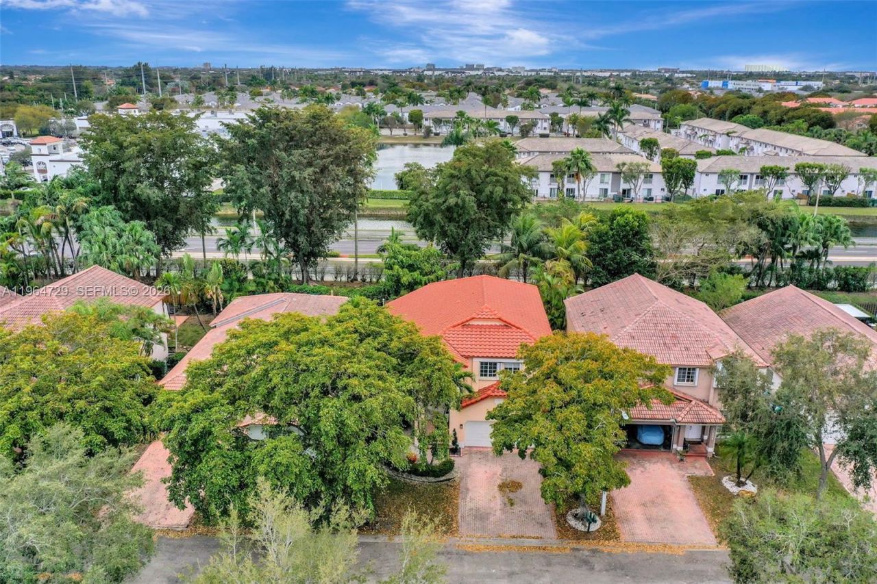 10880 NW 58th Ter, Doral, FL 33178 Photo