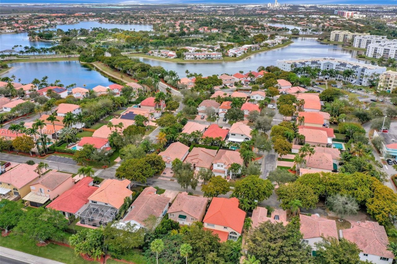 10880 NW 58th Ter, Doral, FL 33178 Photo