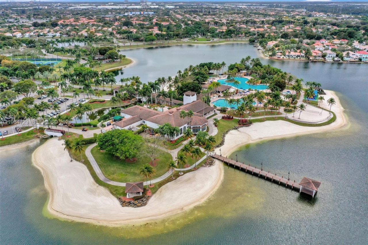 10880 NW 58th Ter, Doral, FL 33178 Photo