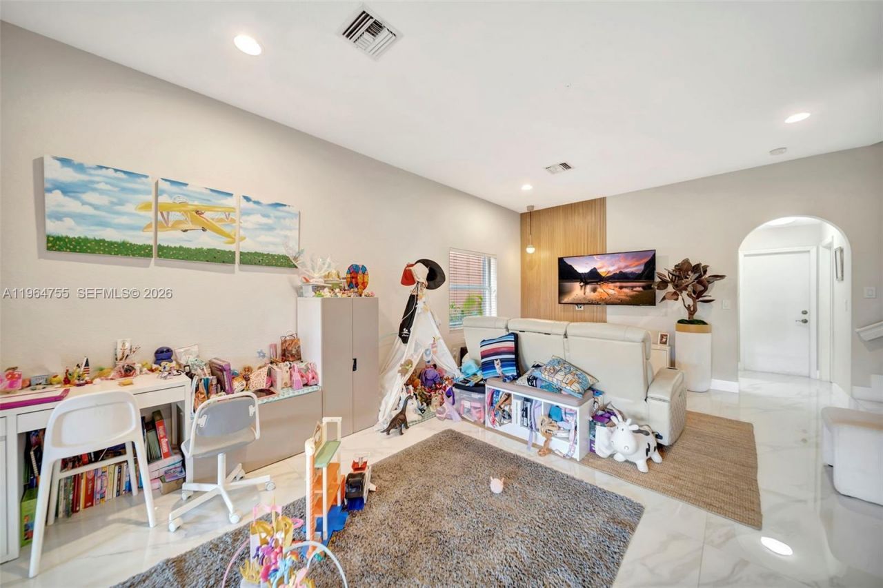 10880 NW 58th Ter, Doral, FL 33178 Photo