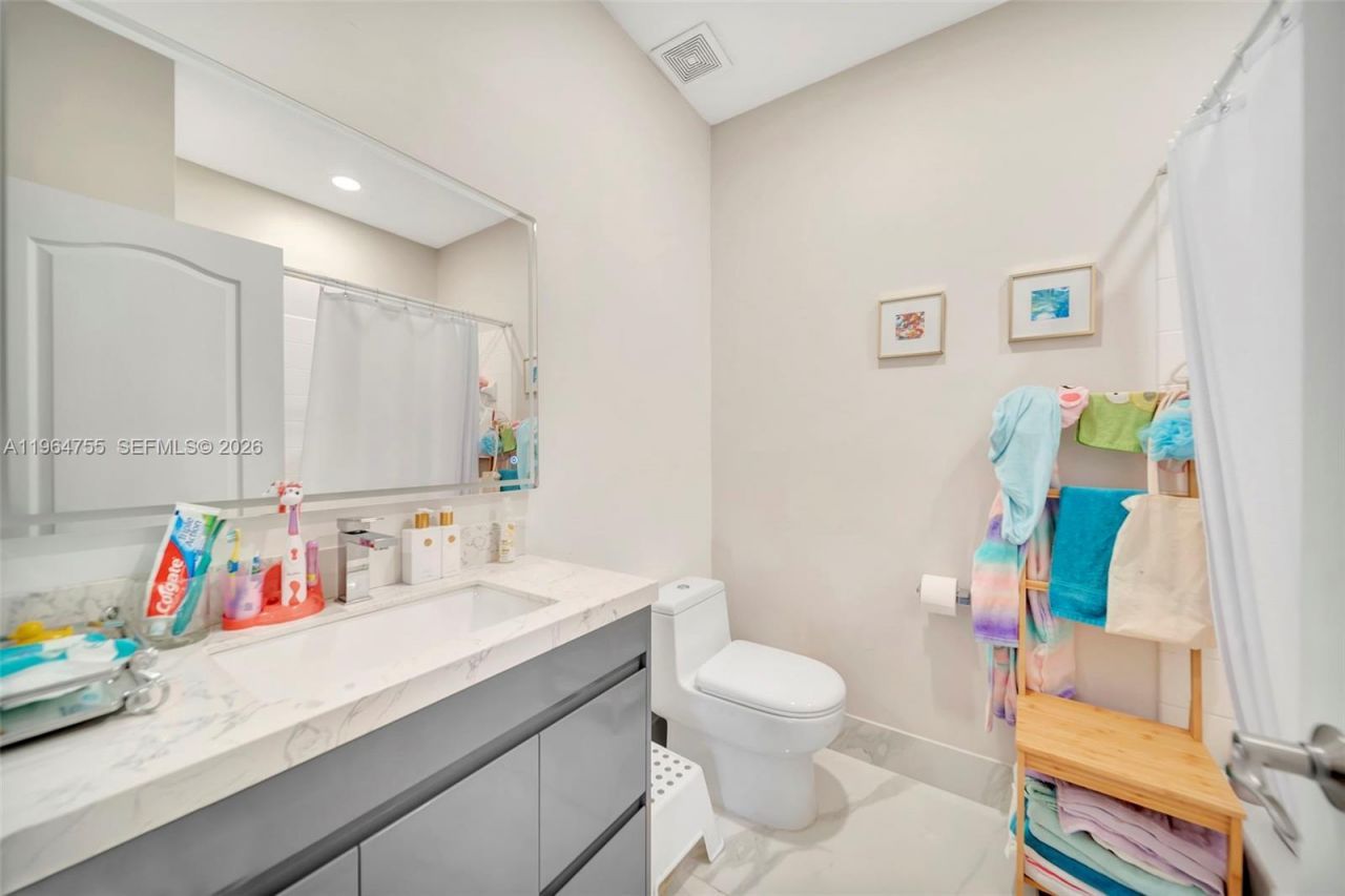 10880 NW 58th Ter, Doral, FL 33178 Photo