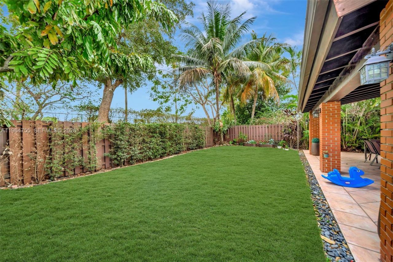 10880 NW 58th Ter, Doral, FL 33178 Photo