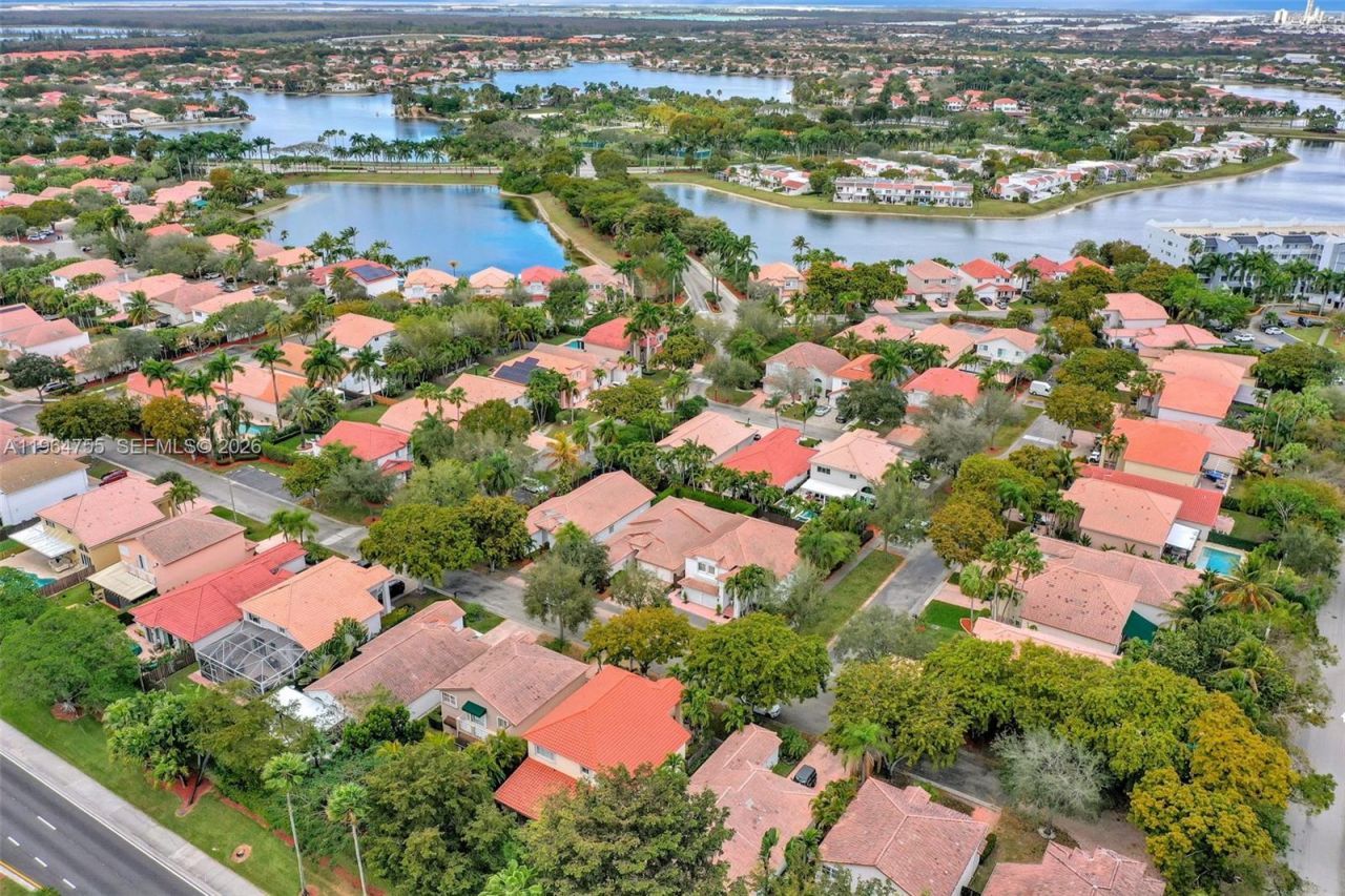 10880 NW 58th Ter, Doral, FL 33178 Photo