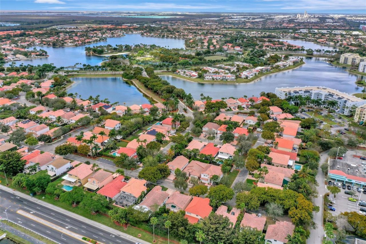 10880 NW 58th Ter, Doral, FL 33178 Photo