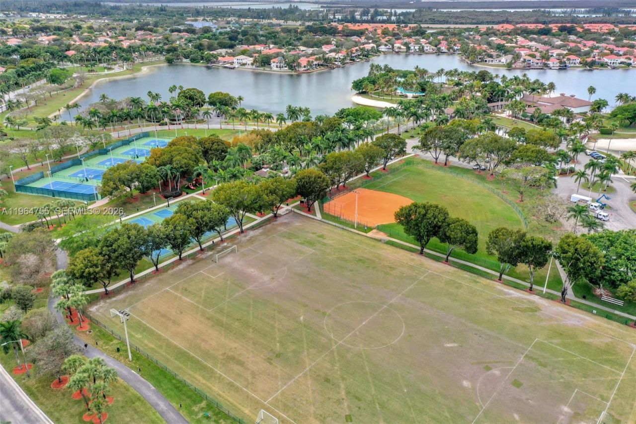 10880 NW 58th Ter, Doral, FL 33178 Photo