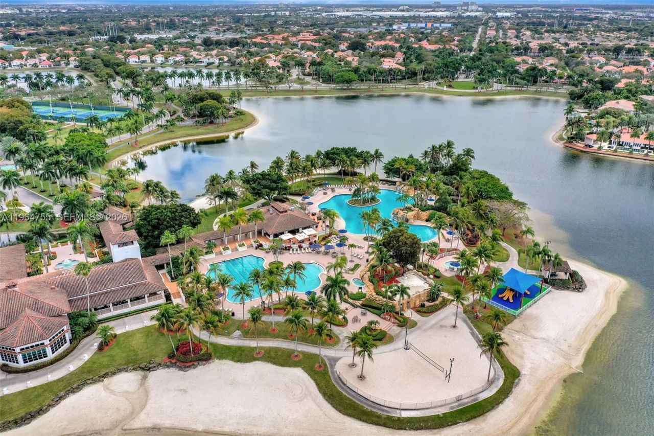 10880 NW 58th Ter, Doral, FL 33178 Photo