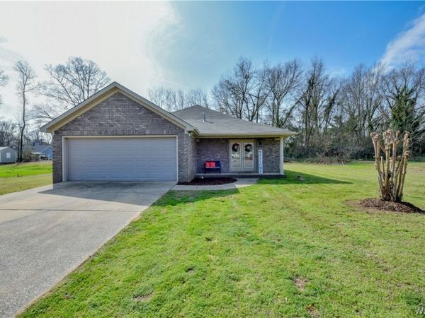 1221 Jamestown Circle, Moundville, AL 35474