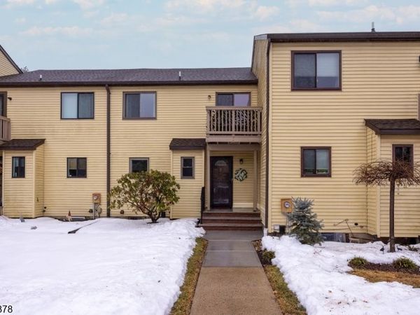 7 Lake Ct, Raritan, NJ 08822