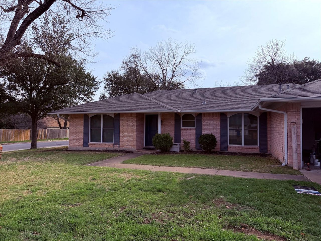 911 Cripple Creek Dr, Austin, TX 78758 Main Photo