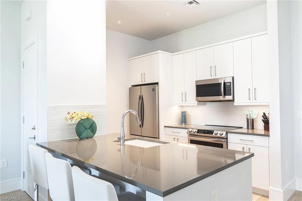 101 8th St S, Unit 308, Naples, FL 34102 Photo