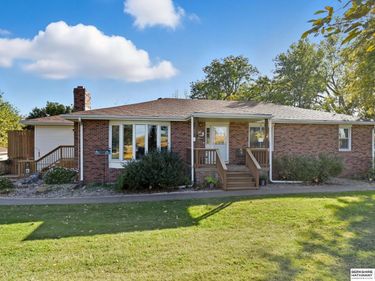 1703 Pinecrest Road, Bellevue, NE 68123