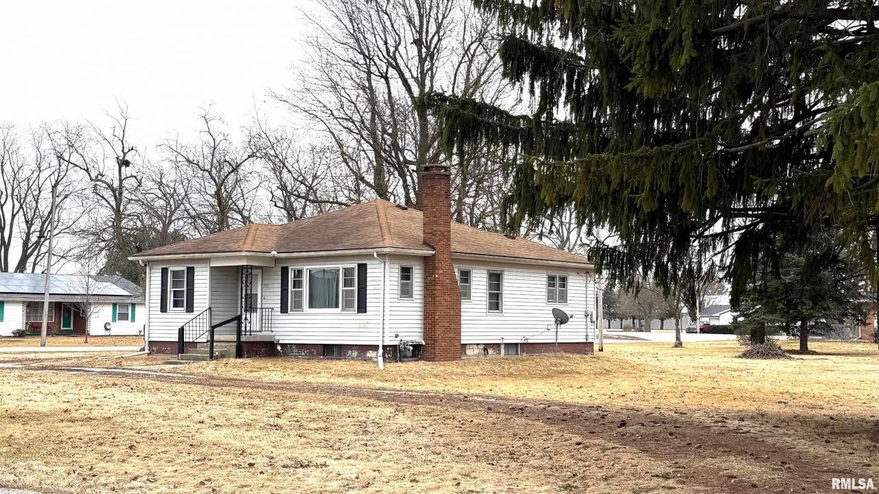 330 E Vine Street, Piper City, IL 60959 Main Photo