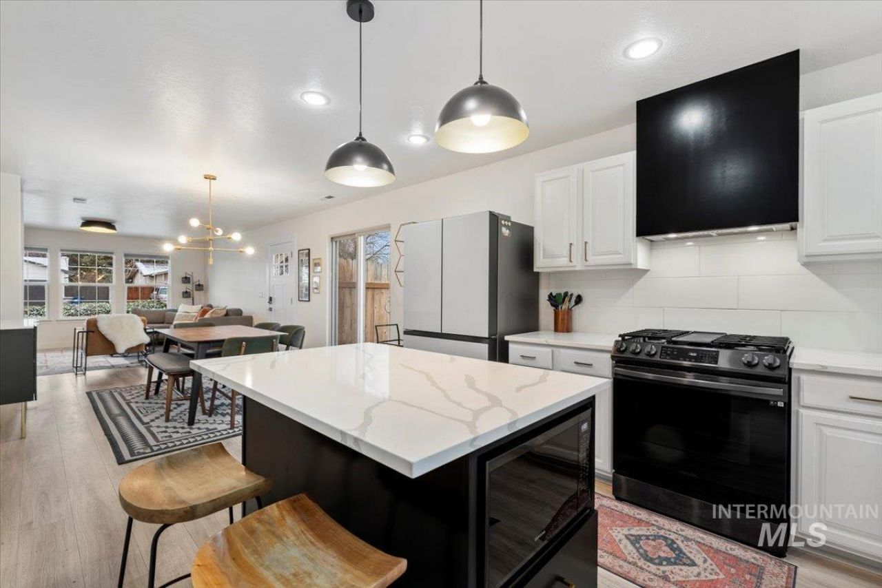 2624 S Virginia Ave, Boise, ID 83705 Main Photo