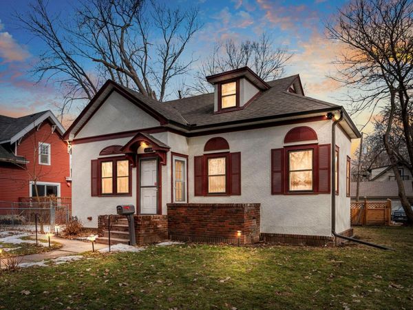 1110 Thomas Avenue N, Minneapolis, MN 55411