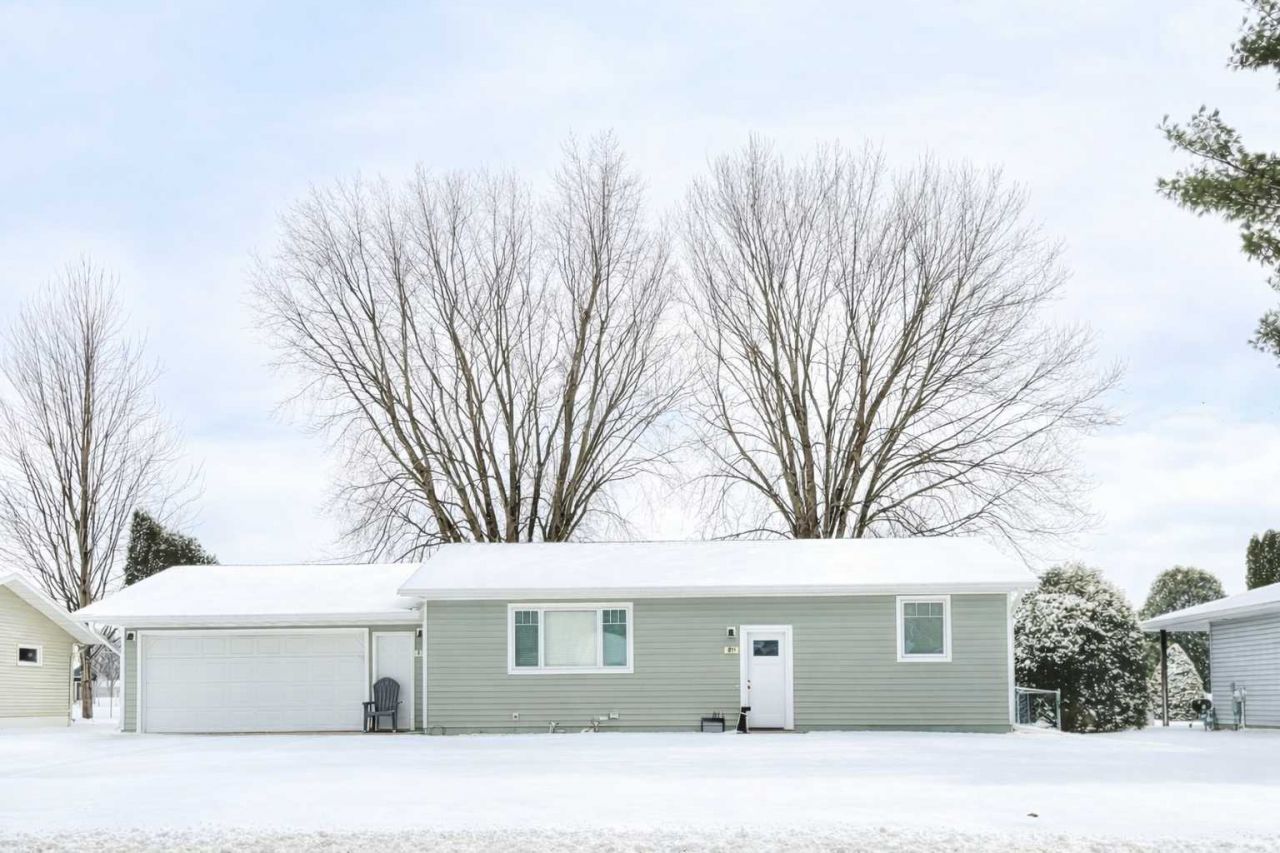 811 12th Street E, Wabasha, MN 55981 Main Photo