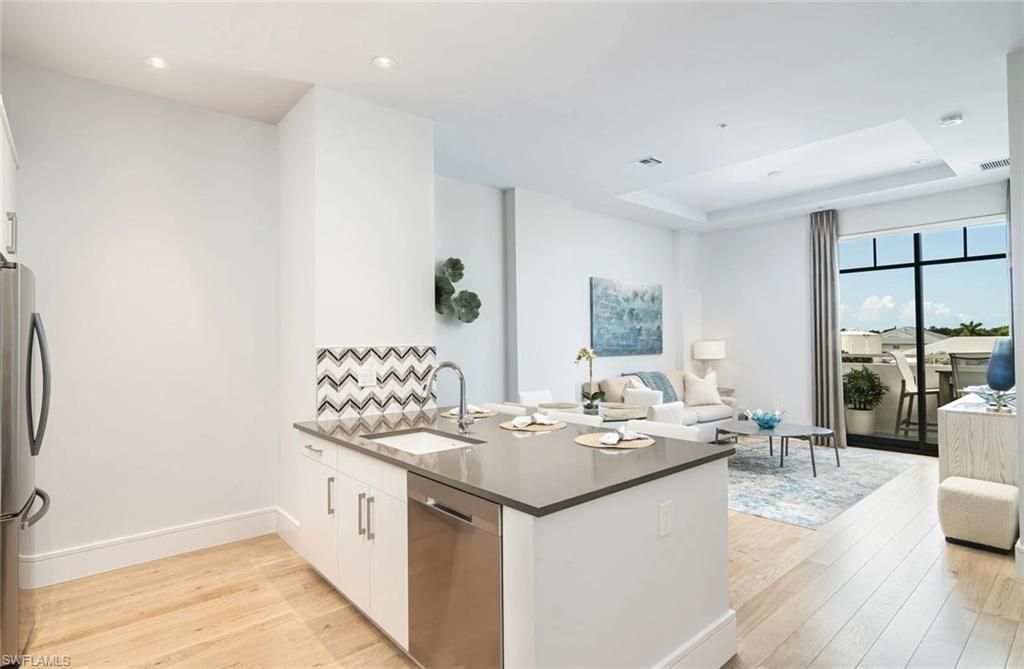 101 8th St S, Unit 306, Naples, FL 34102 Photo