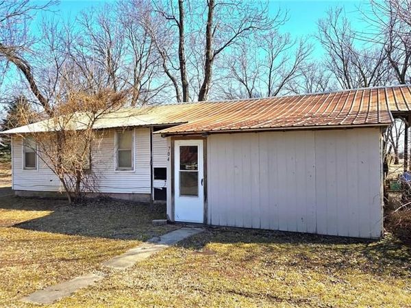 704 Pine Street, Pleasanton, KS 66075