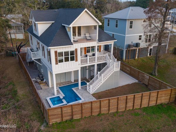 419 Martin Avenue, Ocean Springs, MS 39564