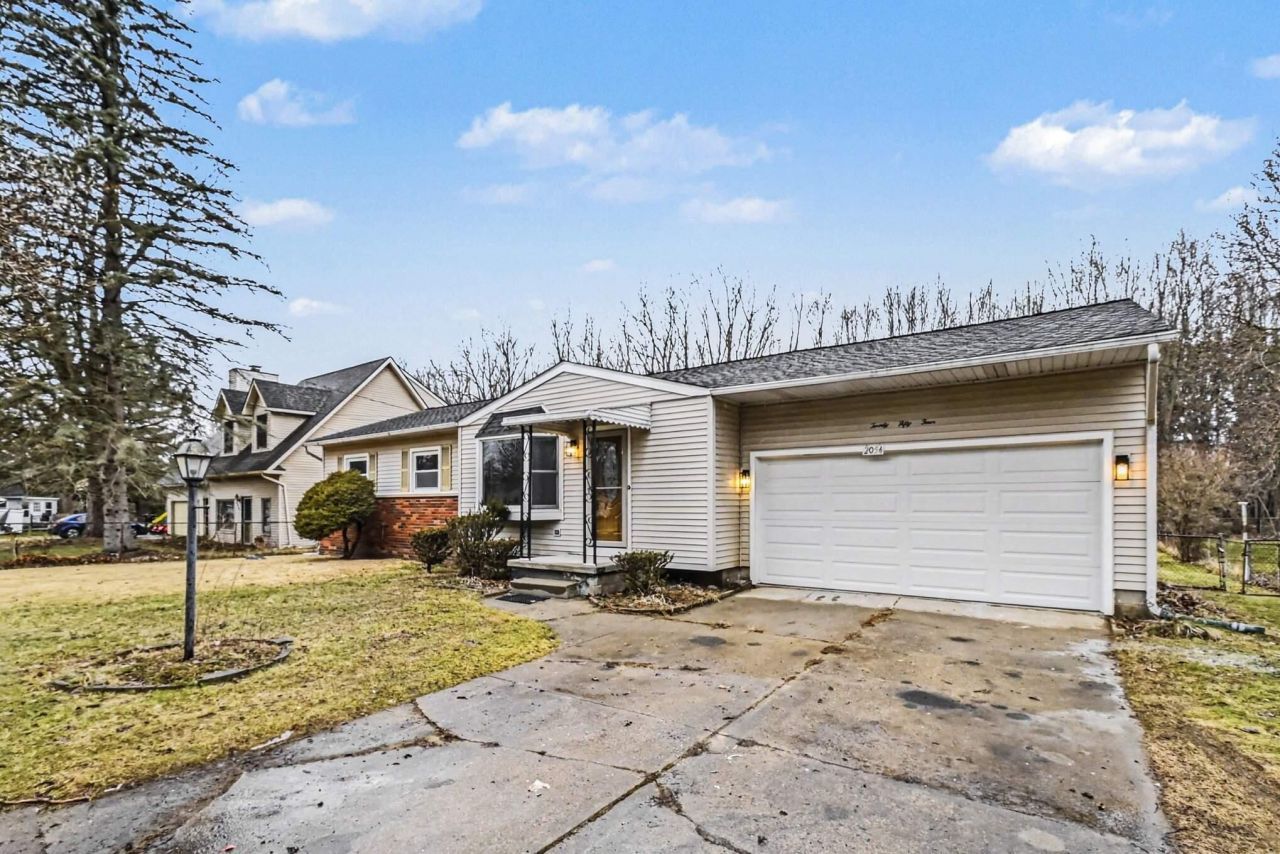 2054 Raby Road, Haslett, MI 48840 Main Photo