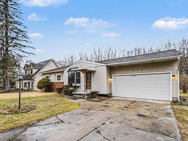 2054 Raby Road, Haslett, MI 48840