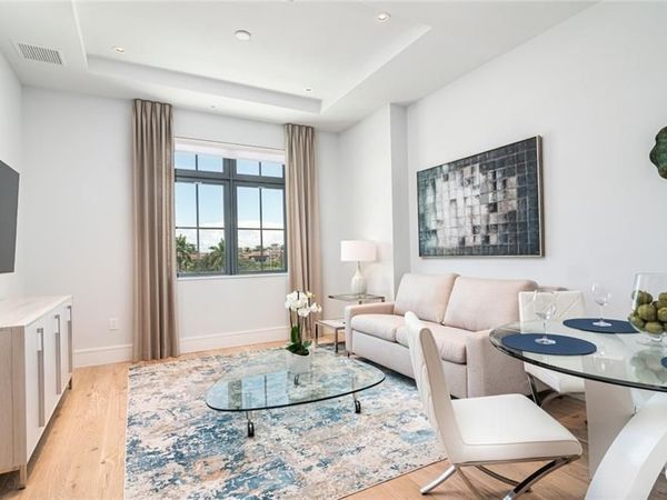 101 8th ST S, Unit 305, NAPLES, FL 34102