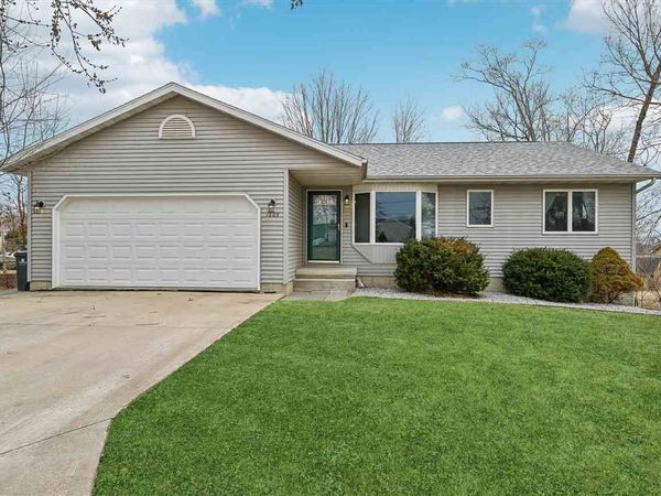 1209 NW 39th Street Road, Cedar Rapids, IA 52405