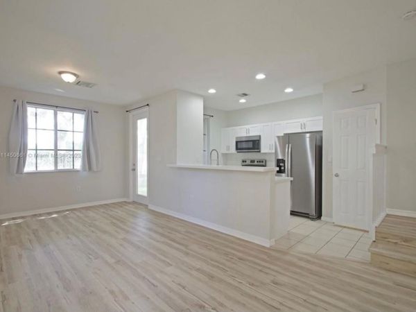 6030 SW 19th Pl, North Lauderdale, FL 33068