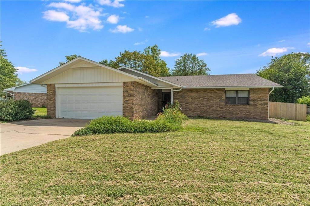 303 Indian Trail Springdale, AR 72764