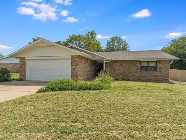 303 Indian Trail, Springdale, AR 72764