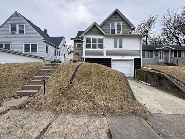 2748 11th Avenue C, Moline, IL 61265