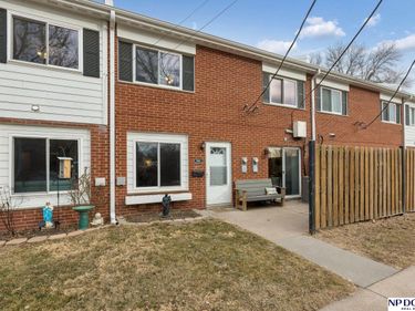 206 Bancroft Plaza, Omaha, NE 68108