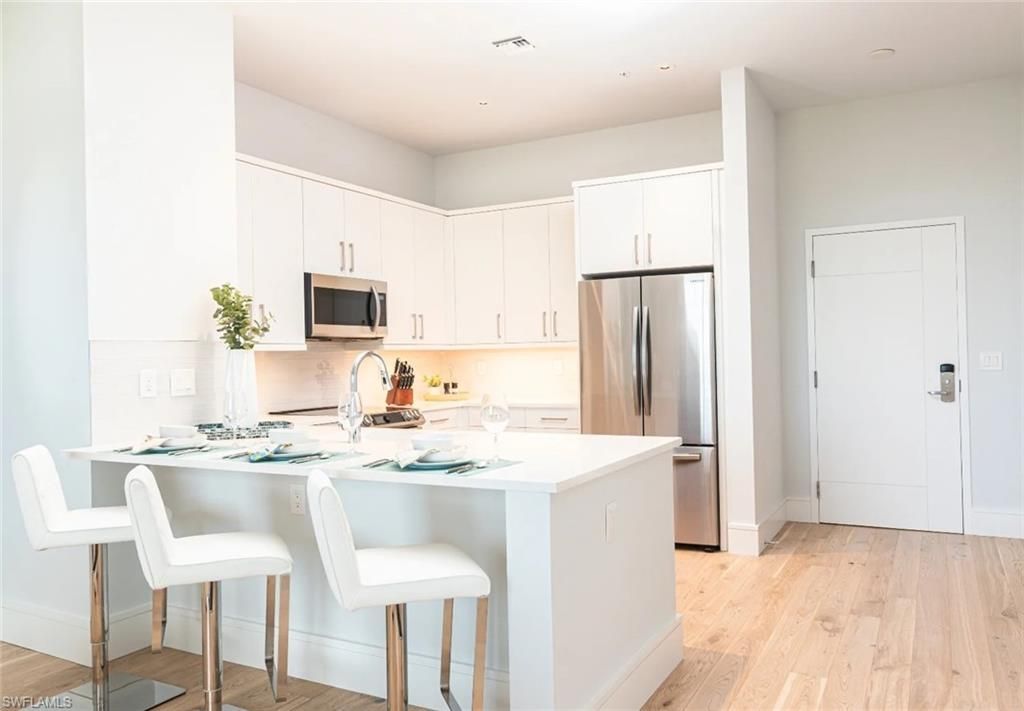 101 8th St S, Unit 304, Naples, FL 34102 Photo