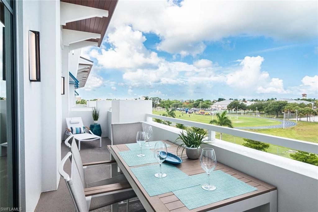 101 8th St S, Unit 304, Naples, FL 34102 Photo