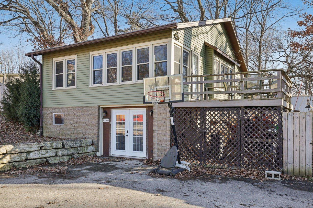 N4564 Warne Avenue, Cambridge, WI 53523 Main Photo