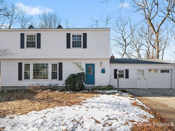 4732 Foxcroft Avenue NW, Comstock Park, MI 49321