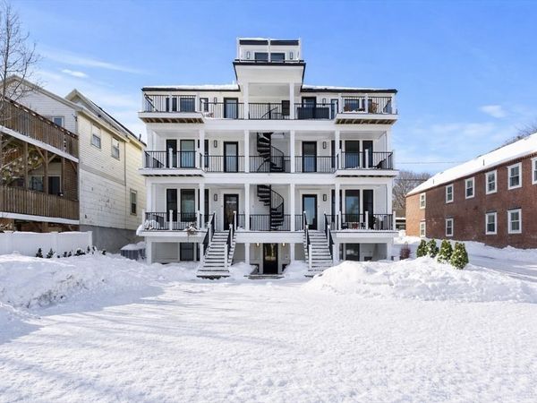 182 Merrimac St, Unit 1, Newburyport, MA 01950