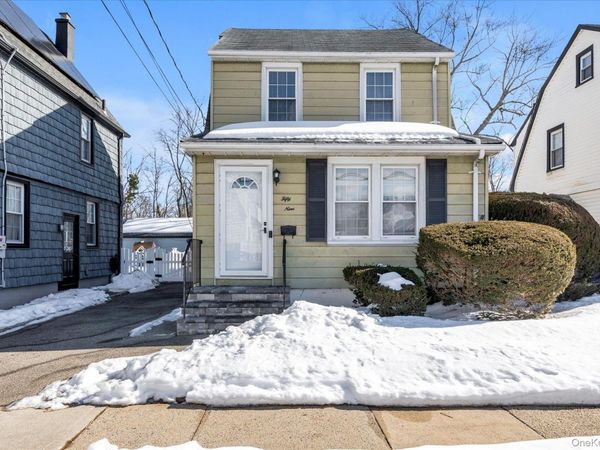 59 Stratford Avenue , Williston Park, NY 11596